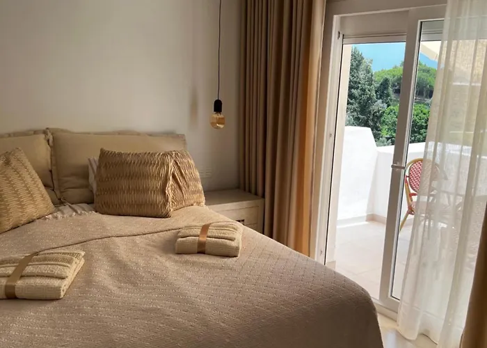 Aloha Golf View Retreat Apartament